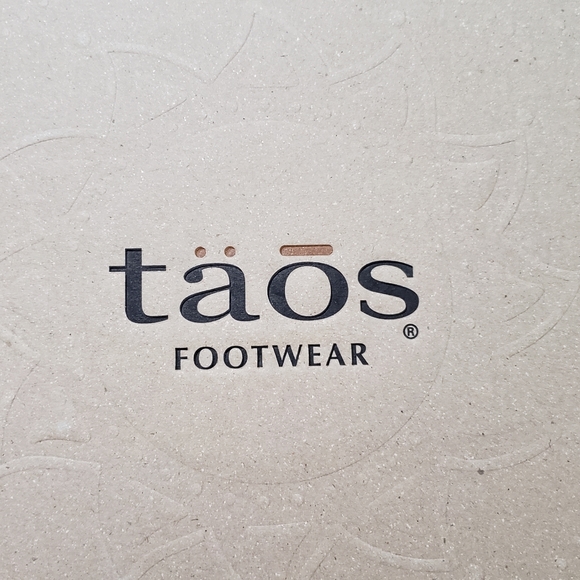 Taos Women's Shoes. Size 6.5-7 or European 37. Driving shoes. Loafers. - Picture 8 of 8